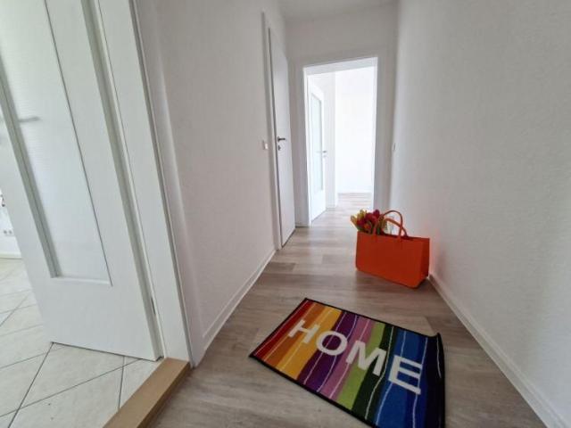 2 Raumwohnung mit Wanne und Balkon