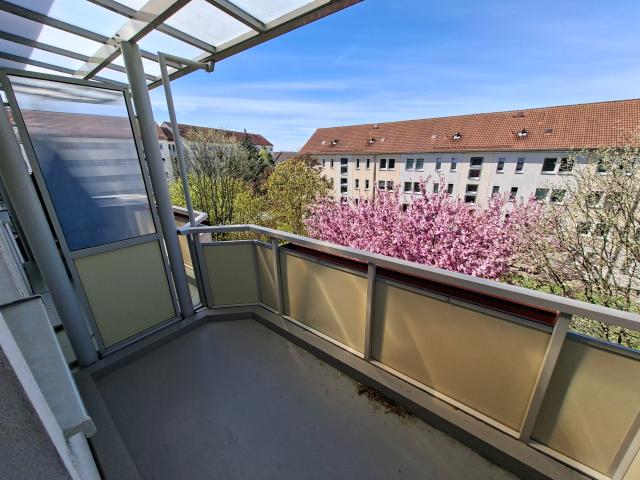 2 Raumwohnung mit Wanne und Balkon