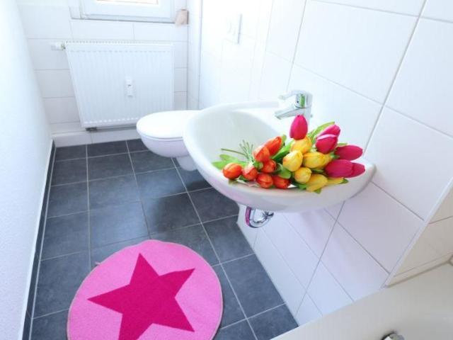 2 Raumwohnung mit Wanne und Balkon