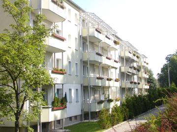 2 Raumwohnung mit Wanne und Balkon