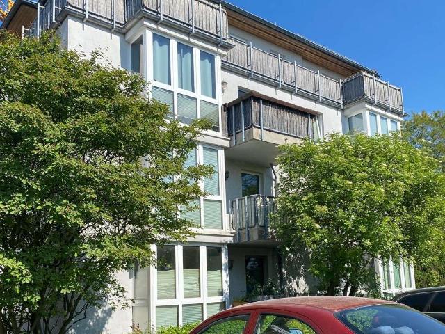 2 Raumwohnung mit Wintergarten, Balkon und Einbauküche