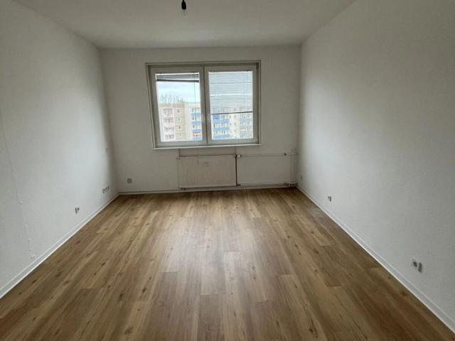 2 Raumwohnung mit Balkon und Einbauküche