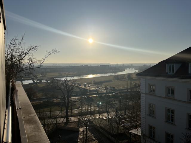 2 Raumwohnung mit Dachterrasse in exklusiver Lage mit Blick auf die Elbe und Altstadt
