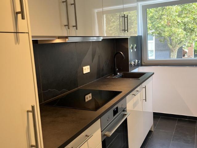 2 Raum, 55 m², Balkon, topsaniert, Natursteinbad, Küche, Glattputzwände