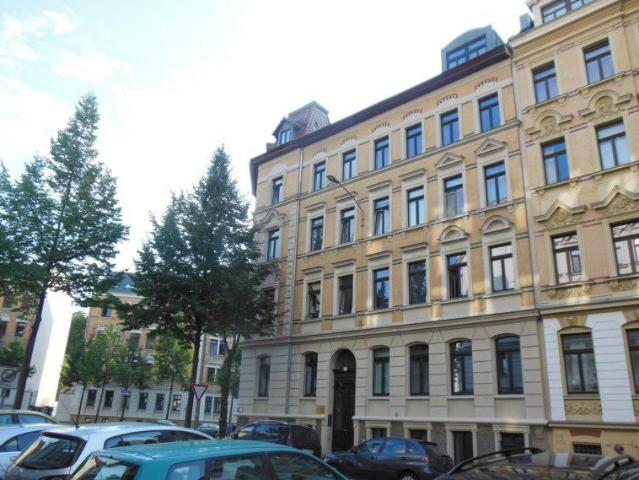 2 Raum DACHGESCHOSS Whg in Gohlis, Bad mit Fenster, Wanne, hell und geräumig!