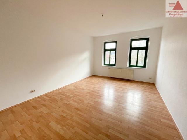 2 Raum Dachgeschosswohnung mit Einbauküche im Herzen von Aue