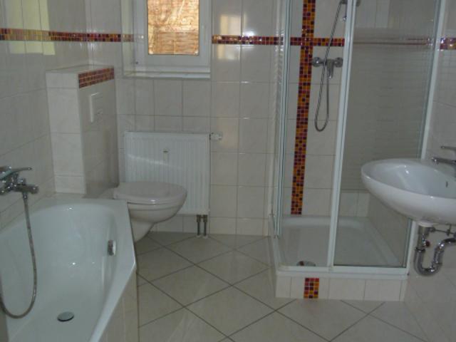 2 Raum EG Whg. mit großer Terrasse, Wanne und Dusche in Debschwitz!