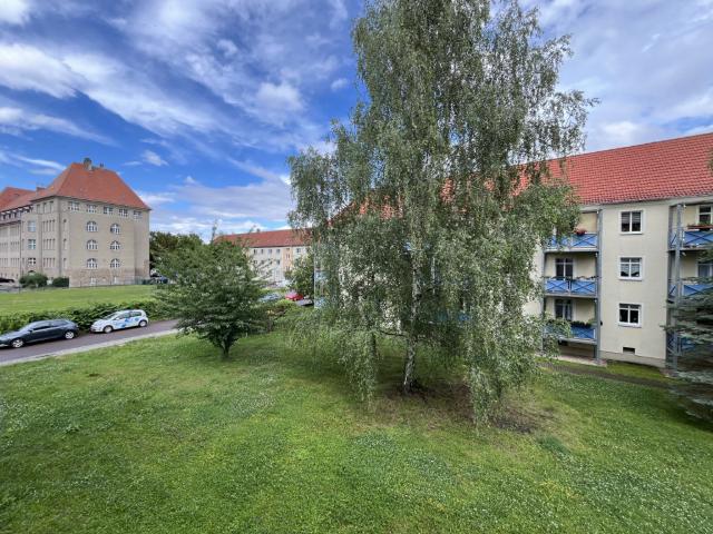 2 Raum im EG mit Balkon