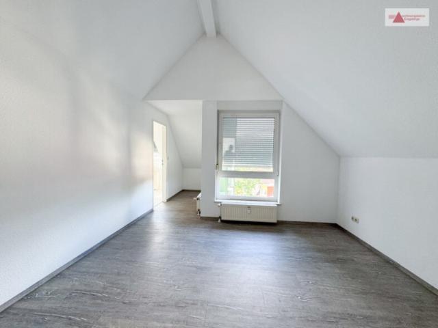 2 Raum mit Balkon, Tiefgarage und Stellplatz!