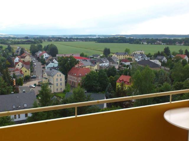 2 Raum Wohng mit Balkon und Stellplatz