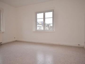 2 Raum Wohnung • Tageslichtbad mit Wanne • Einbauküche • Stellplatz • Kaßberg • Anschauen & Mieten