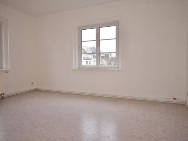 2 Raum Wohnung • Tageslichtbad mit Wanne • Einbauküche • Stellplatz • Kaßberg • Anschauen & Mieten