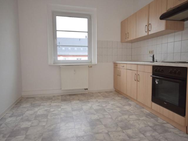2 Raum Wohnung • Tageslichtbad mit Wanne • Einbauküche • Stellplatz • Kaßberg • Anschauen & Mieten