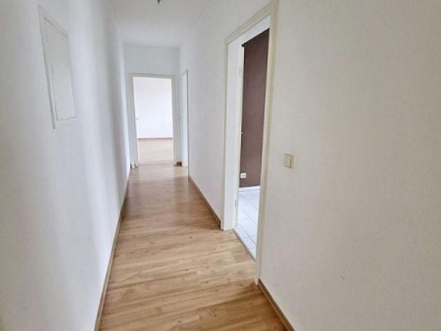 2 Raum Wohnung helle Wohnung mit EBK Stellpl. inclusive