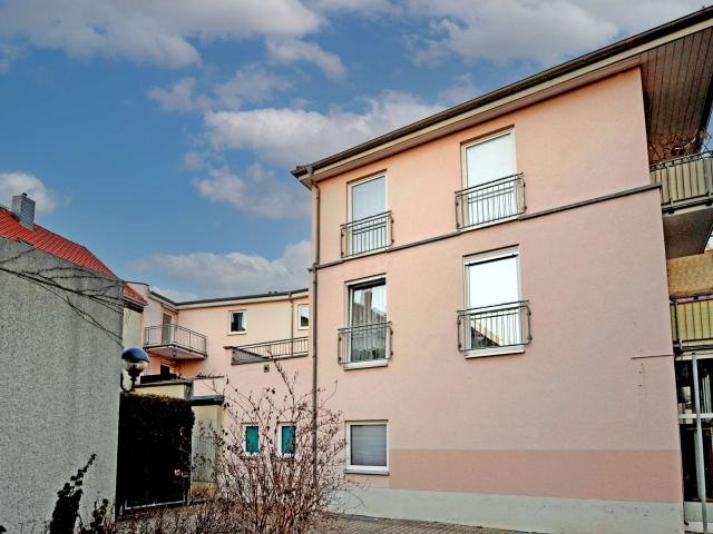 2 RAUM WOHNUNG IM HERZEN VON MARKRANSTÄDT / 2 Balkone, Einbauküche & TG Stellplatz