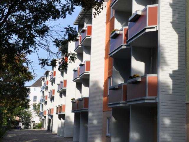 Pärchenwohnung im Grünen mit Balkon und großem Wohnzimmer