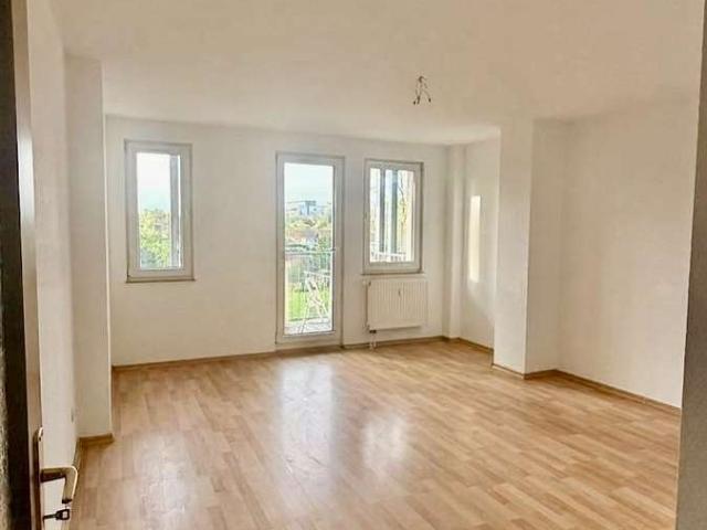 2 Raum Wohnung mit Balkon, Gartenmitnutzung & ruhigem Blick ins Grüne in Dresden