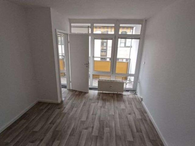2 Raum Wohnung mit Balkon im Zentrum