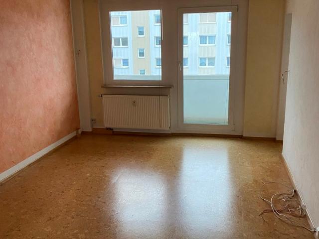 2 Raum Wohnung mit Balkon und EBK ab 01.08.25 frei