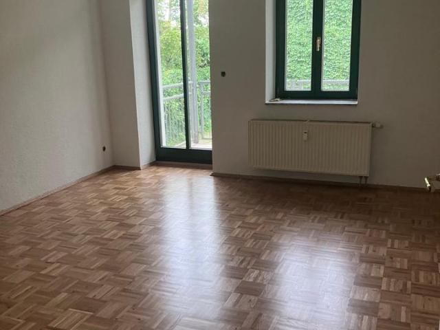 2 Raum Wohnung mit Balkon und Stellplatz