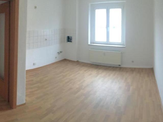 2 Raum Wohnung mit Balkon!