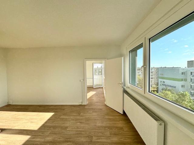 2 Raum Wohnung mit Dusche und Balkon!