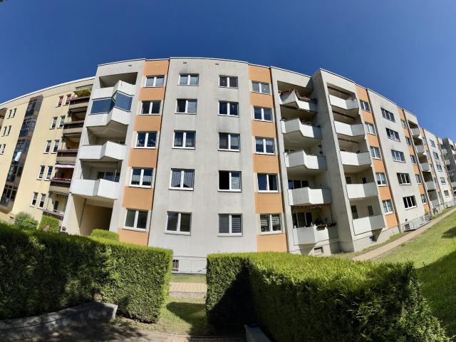 2 Raum Wohnung mit Balkon und Aufzug im ansprechendem Wohnumfeld in Gera