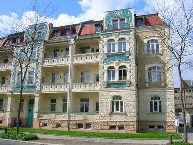 2 Raum Wohnung + sonnige Loggia + Stellplatz