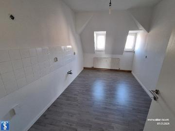 3 Zimmer Wohnung im Dachgeschoss in Preißelpöhl mit großem Bad