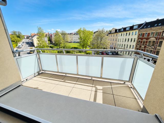2 Raum Wohnungen mit Balkon, Bad mit Dusche und Aufzug im Haus – Im Geraer Ostviertel