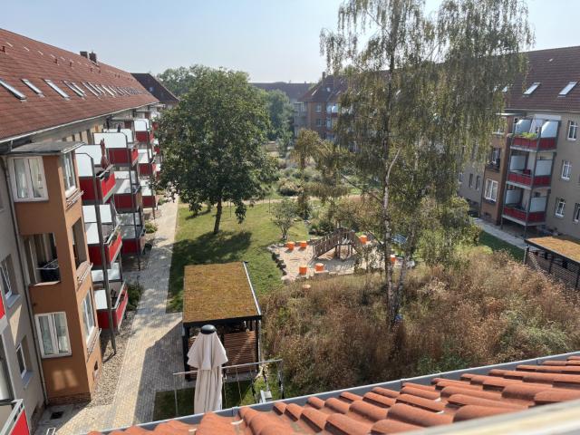 2 Räume und toller Balkon