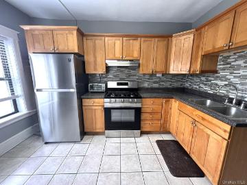 2 Raymond Ave, Unit 3C, Poughkeepsie, NY 12603 | MLS #966867