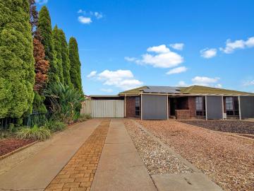 2 Raymond Avenue, WHYALLA STUART, SA 5608