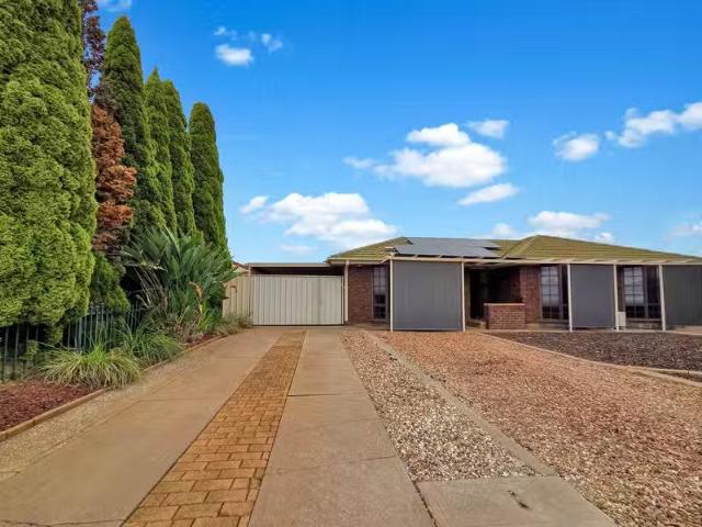 2 Raymond Avenue, WHYALLA STUART, SA 5608 House for Rent