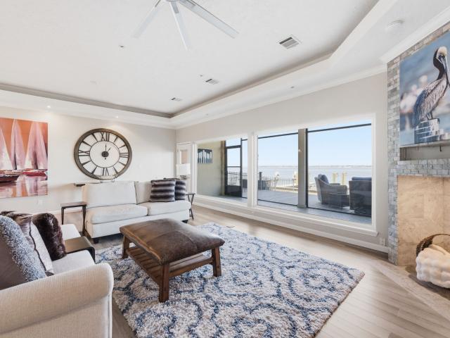 2 Regency Point