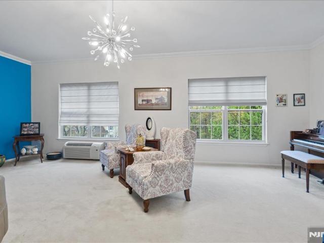 2 Richmond Road # 306