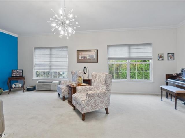 2 Richmond Road # 306
