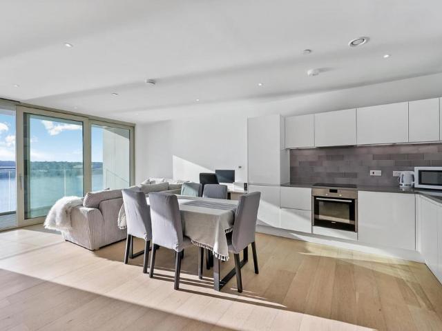 2 Riverside Walk, London, E16 2SQ, United Kingdom | 1 bed apartment for rent #139543644 | Rentberry