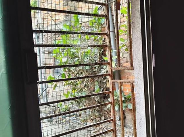 2 RK Apartment in Tikiapara for resale Howrah. The reference number is 11555825