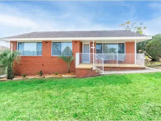 2 Rogers avenue, KANAHOOKA House for rent Listed by Amy Reid.