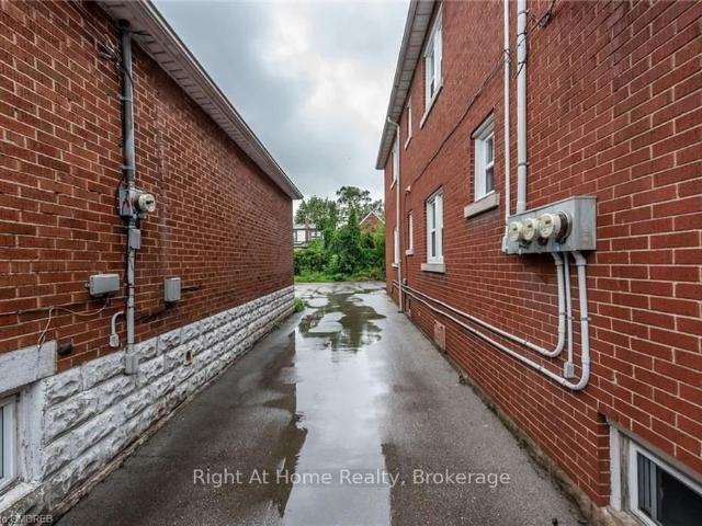 2 Room #1 104 Longwood Road S, Hamilton