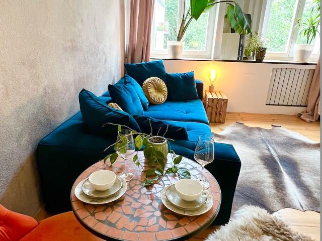 2 room cozy, bright artist appartment with cleaning service