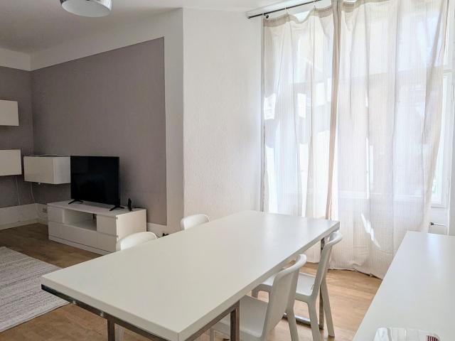 2 Room Altbau Flat in Bötzowkiez, Steps from Volkspark Friedrichshain, Berlin Amsterdam Apartments for Rent