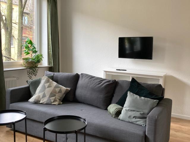 2 room apartment: central, newly renovated and beautiful close to the beaches, Rheinpark, exhitibition center and train station