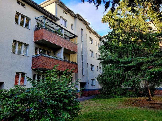 2 room apartment directly at the Residenzstraße subway station, Berlin Amsterdam Apartments for Rent