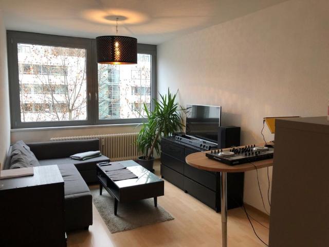 2 room apartment, fully equipped, in a central location near Rotebühlplatz, Stuttgart Amsterdam Apartments for Rent