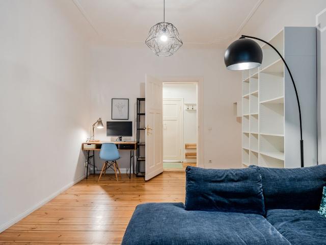 2 room apartment in Lichtenberg, Weitlingkiez, Berlin Amsterdam Apartments for Rent