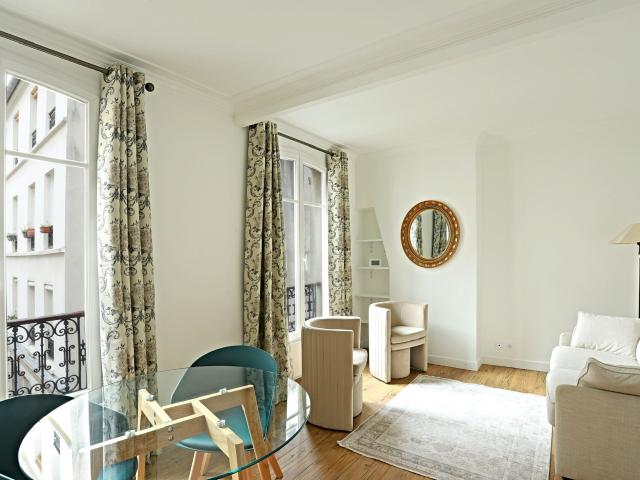 2 room apartment in the heart of Paris