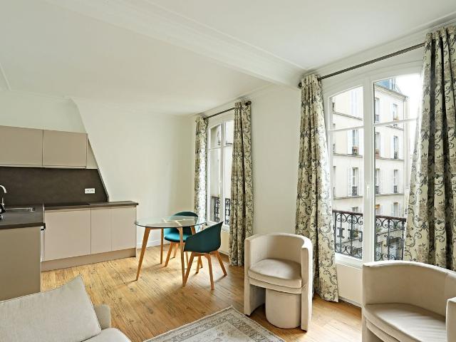 2 room apartment in the heart of Paris, Paris Amsterdam Apartments for Rent