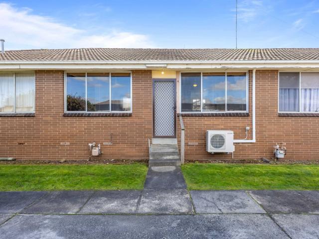 2 room apartment to let in 4/304 Albert Street, Sebastopol